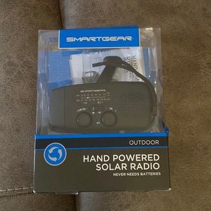 NIB hand powered solar radio